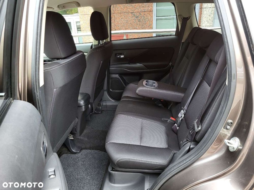 Mitsubishi Outlander - 40