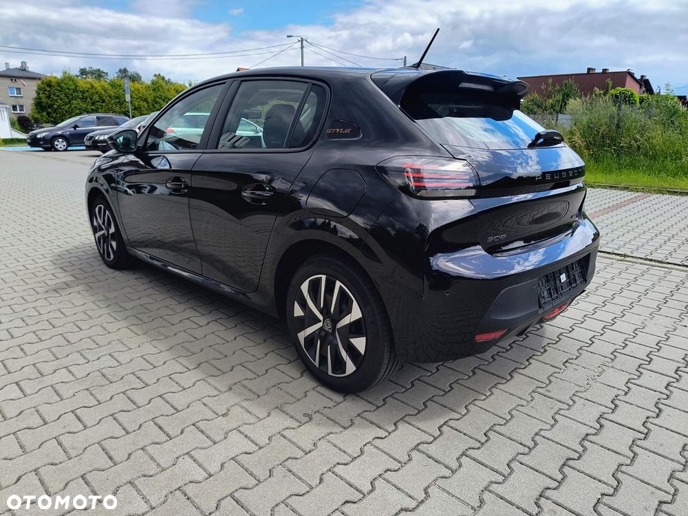 Peugeot 208 - 4