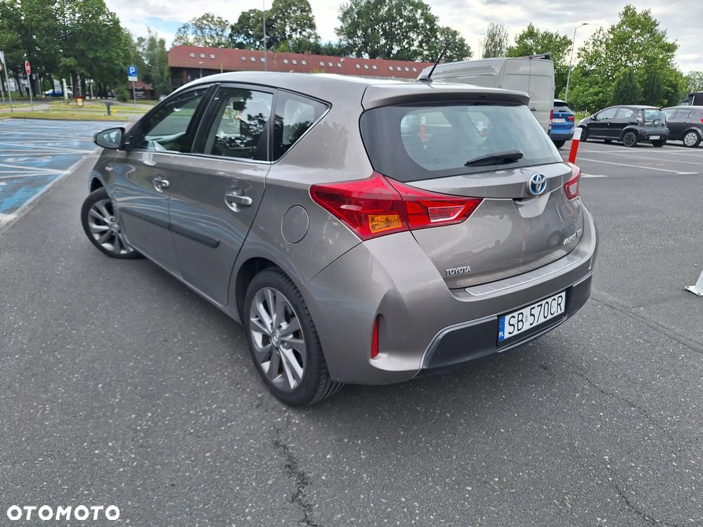 Toyota Auris 1.8 HSD Luna - 2