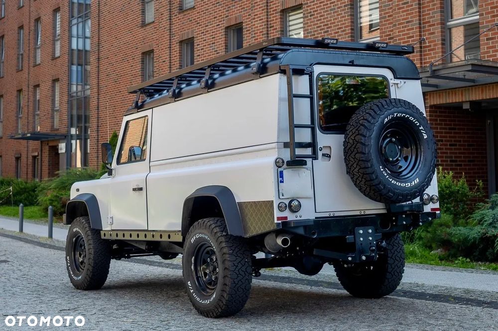 Land Rover Defender 2.2 TD4 E - 11