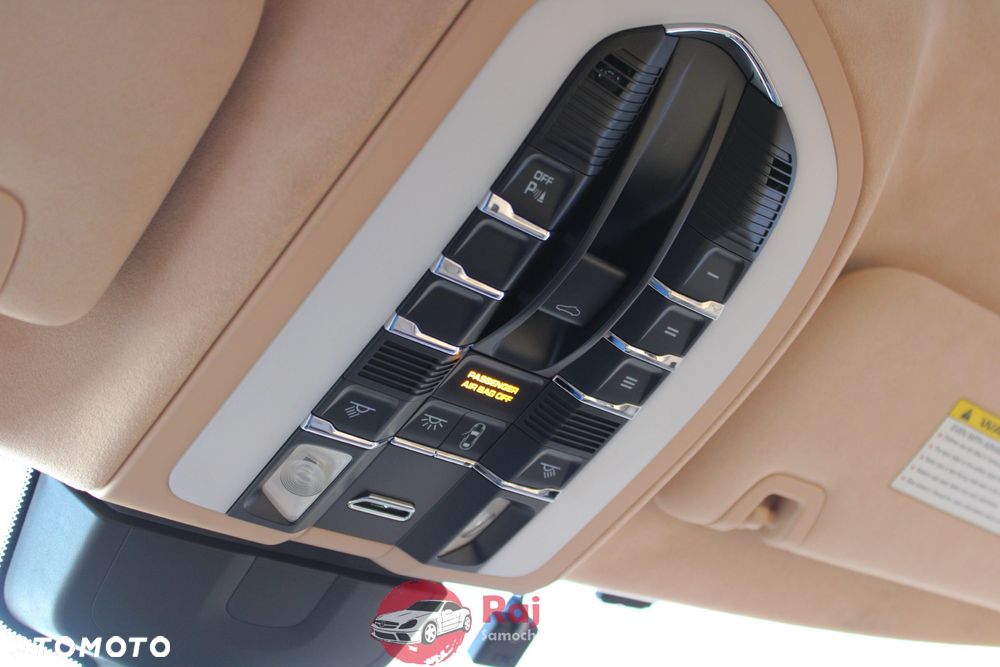Porsche Panamera Turbo PDK - 12