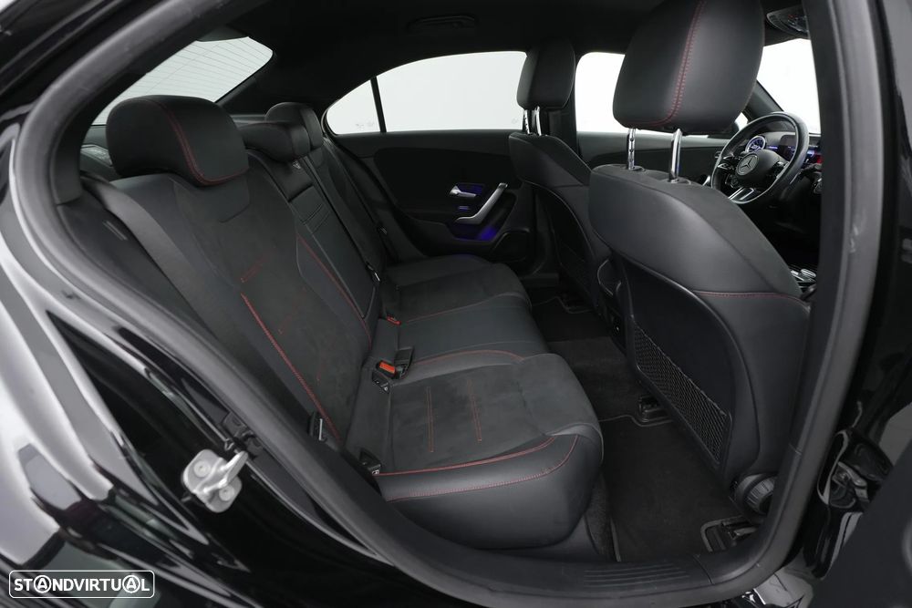 Mercedes-Benz A 250 Limousine e AMG Line - 30