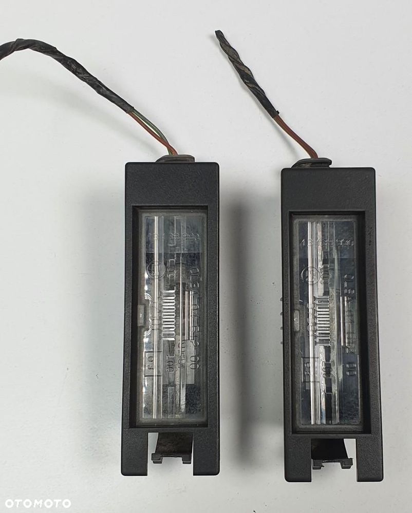 LAMPKA OŚWIETLENIA TABLICY REJESTRACYJNEJ OPEL ASTRA III H 13 139 990 - 4