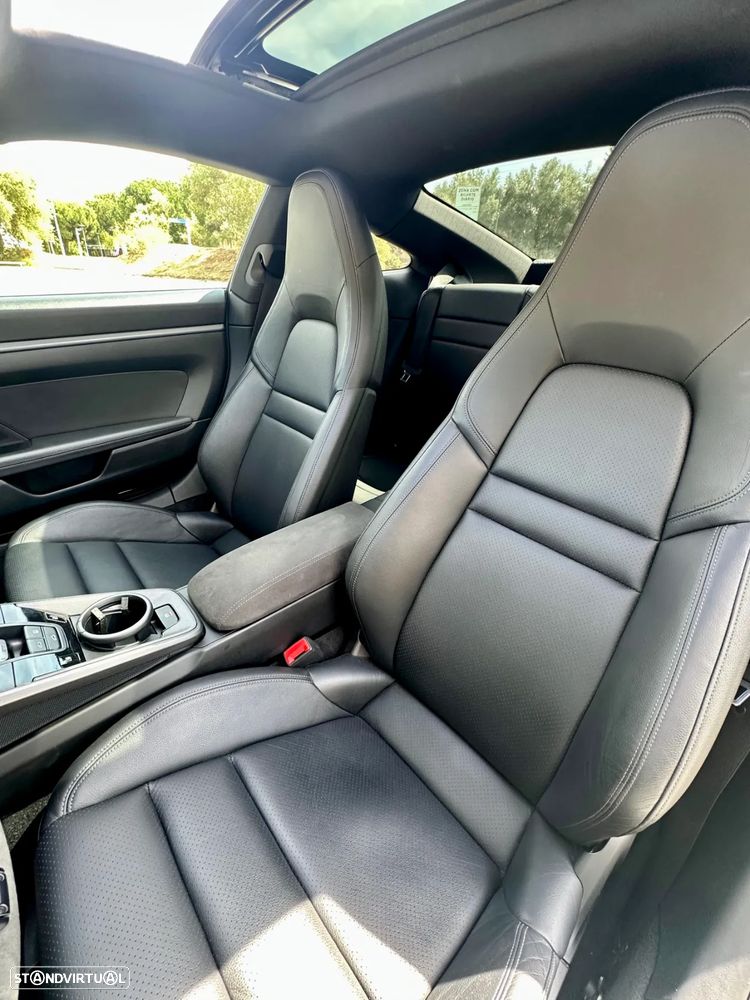 Porsche 911 (992) Carrera 4 PDK - 11