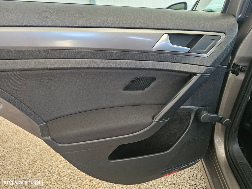 VW Golf 1.6 TDI Confortline - 21