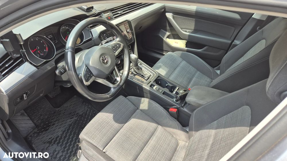 Volkswagen Passat - 11