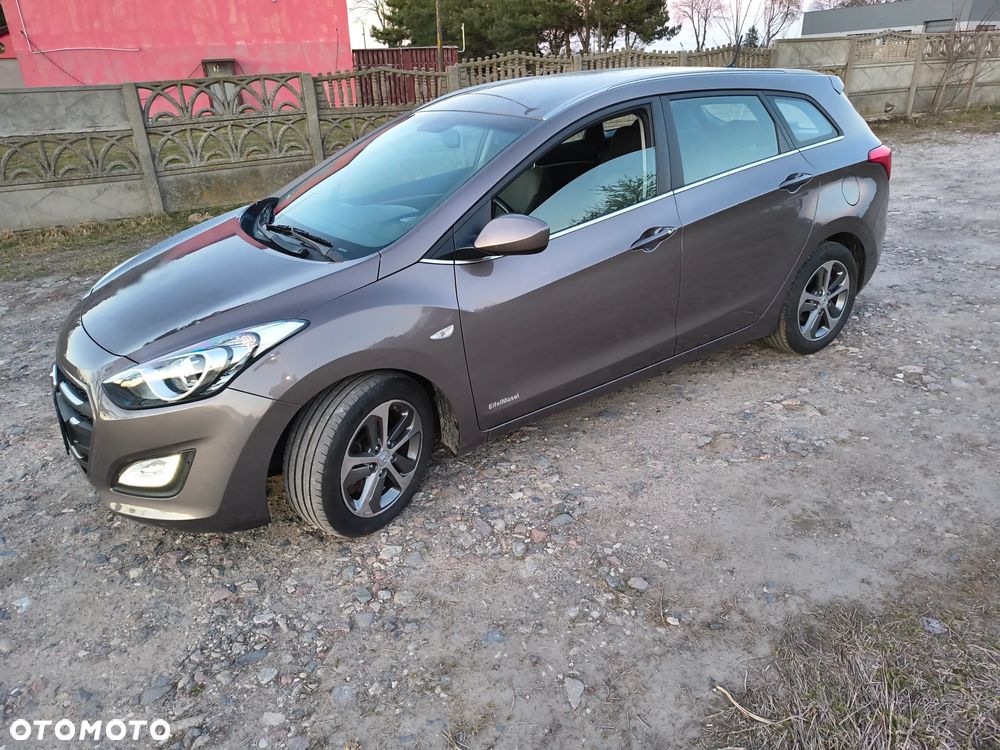 Hyundai i30 1.6 CRDi Fifa World Cup Edition - 17