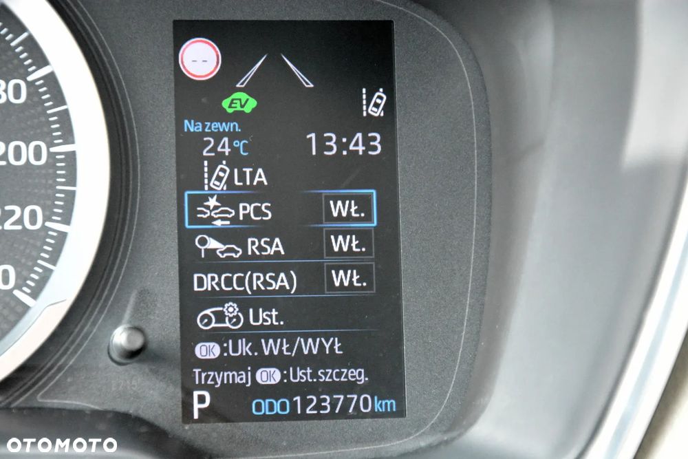 Toyota Corolla 1.8 Hybrid Comfort - 24