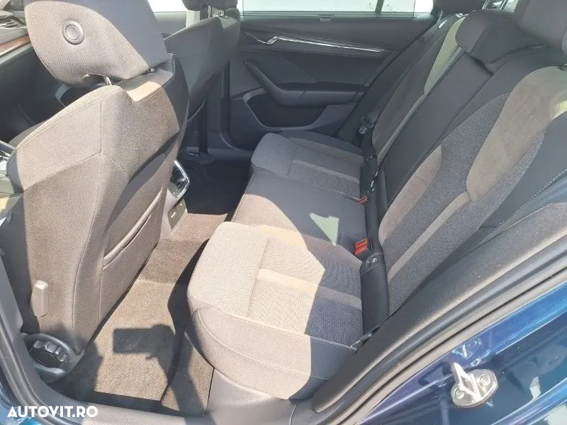 Skoda Octavia Combi 2.0 TDI DSG 4X4 Scout - 8