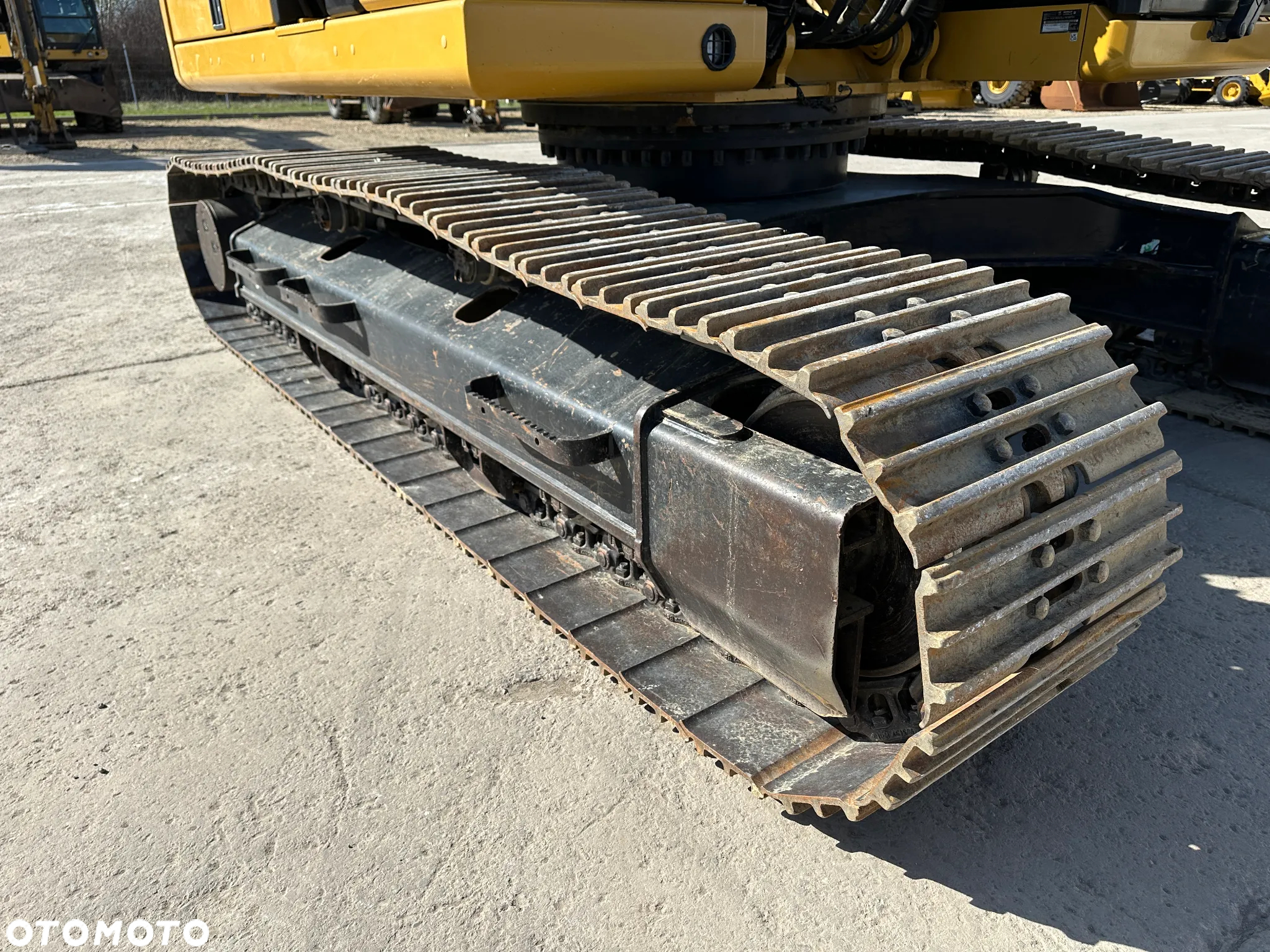 Caterpillar 323 - 22