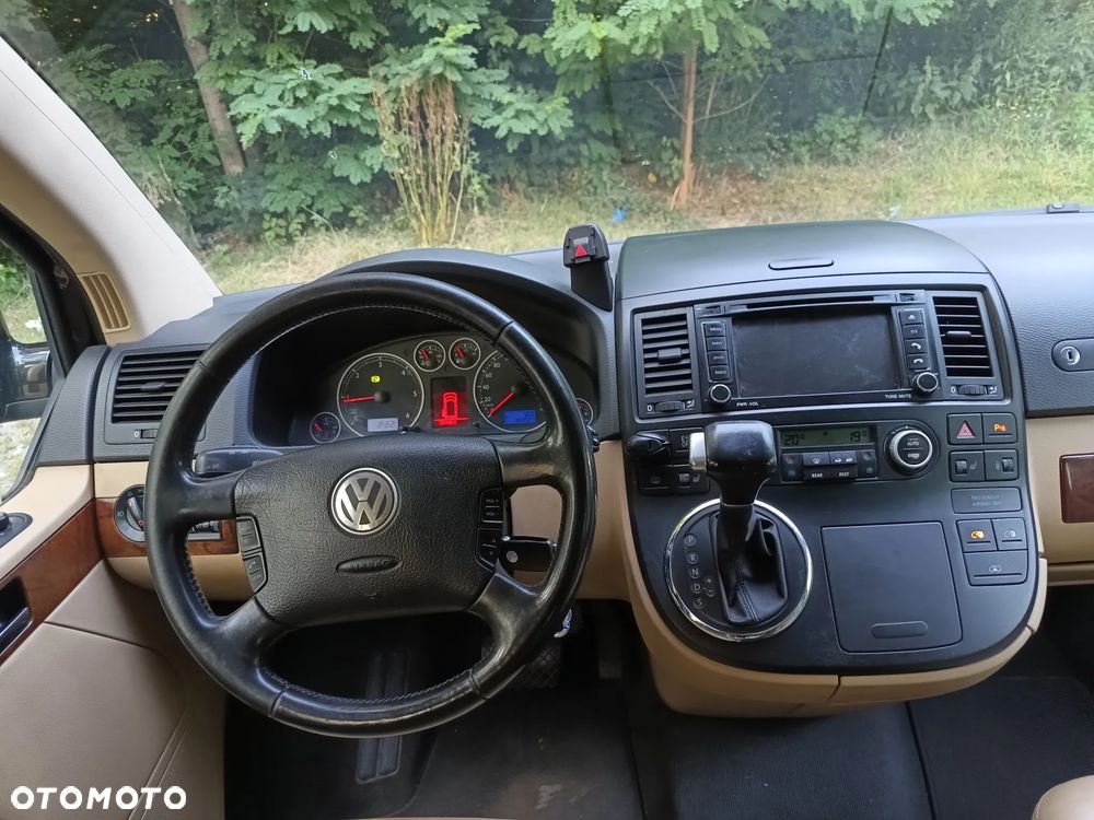 Volkswagen Multivan - 14