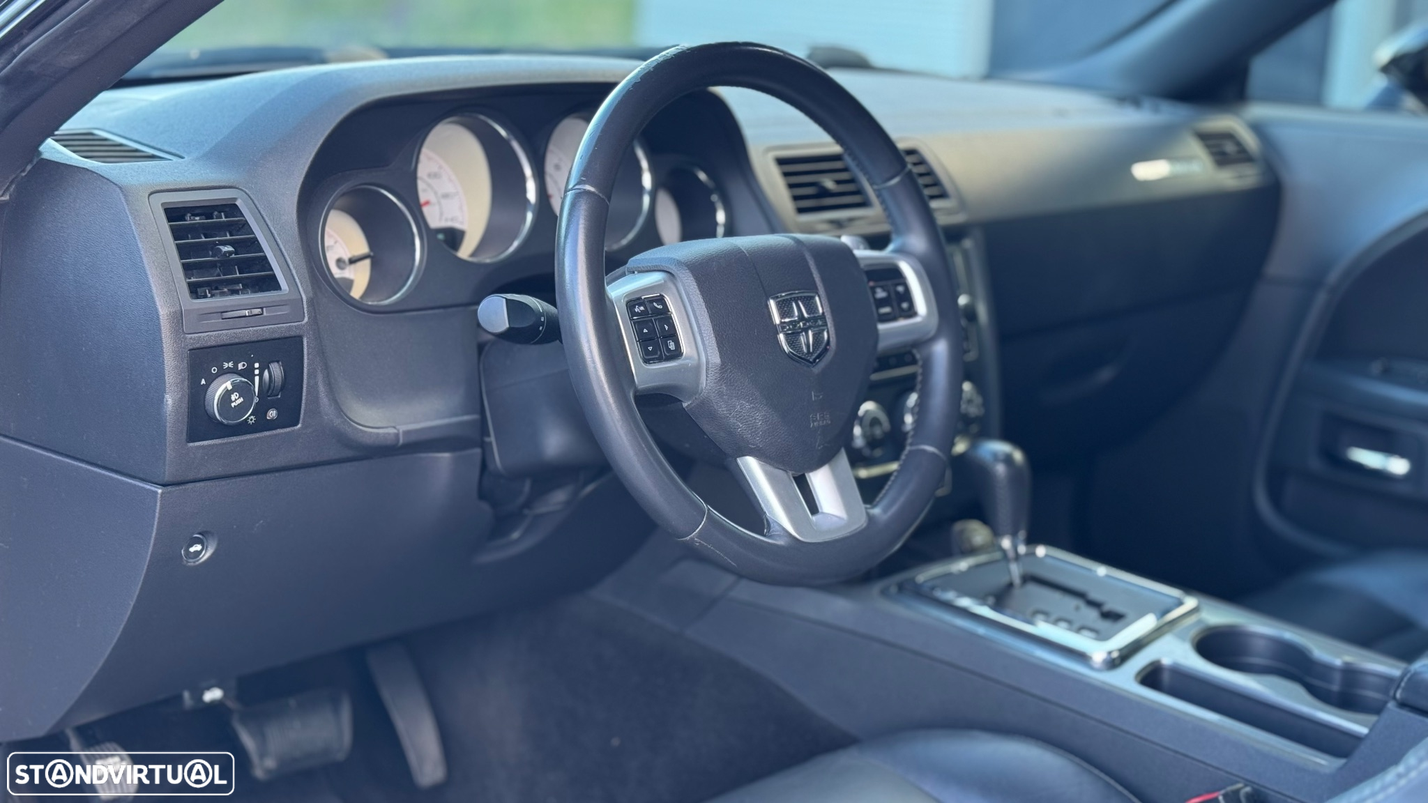Dodge Challenger Auto SXT Plus - 7