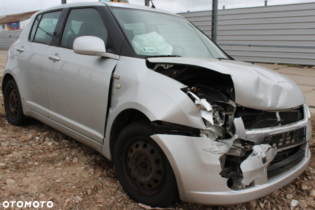 Suzuki Swift 2007 1.3DDiS Z13DT HB5D (MASKA, ZDERZAK, LAMPA, BŁOTNIK, DRZWI, SZYBA, FOTEL) - 2