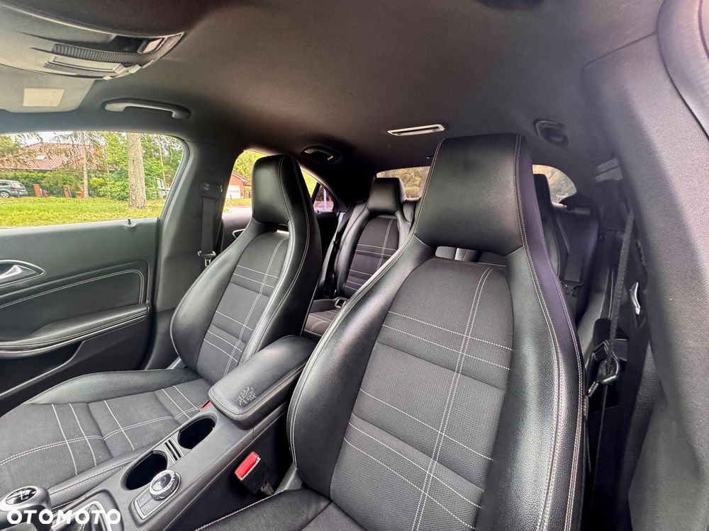 Mercedes-Benz CLA 200 AMG Line - 32