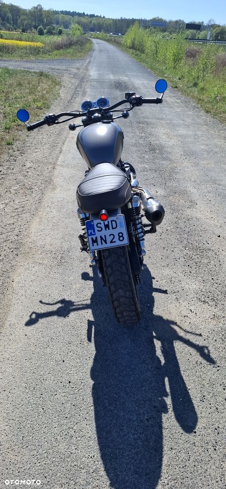 Triumph Bonneville - 5