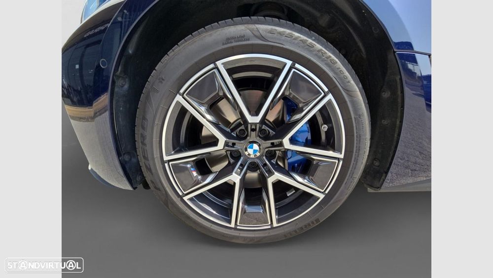 BMW i4 eDrive40 Pack Desportivo M - 16