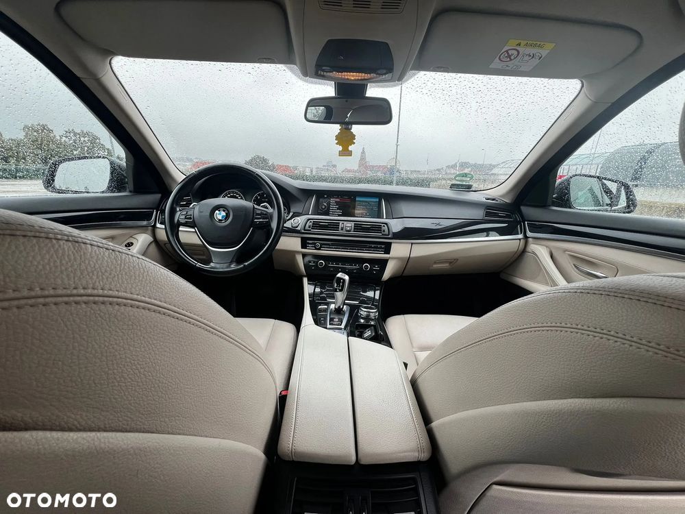 BMW Seria 5 520d xDrive - 9
