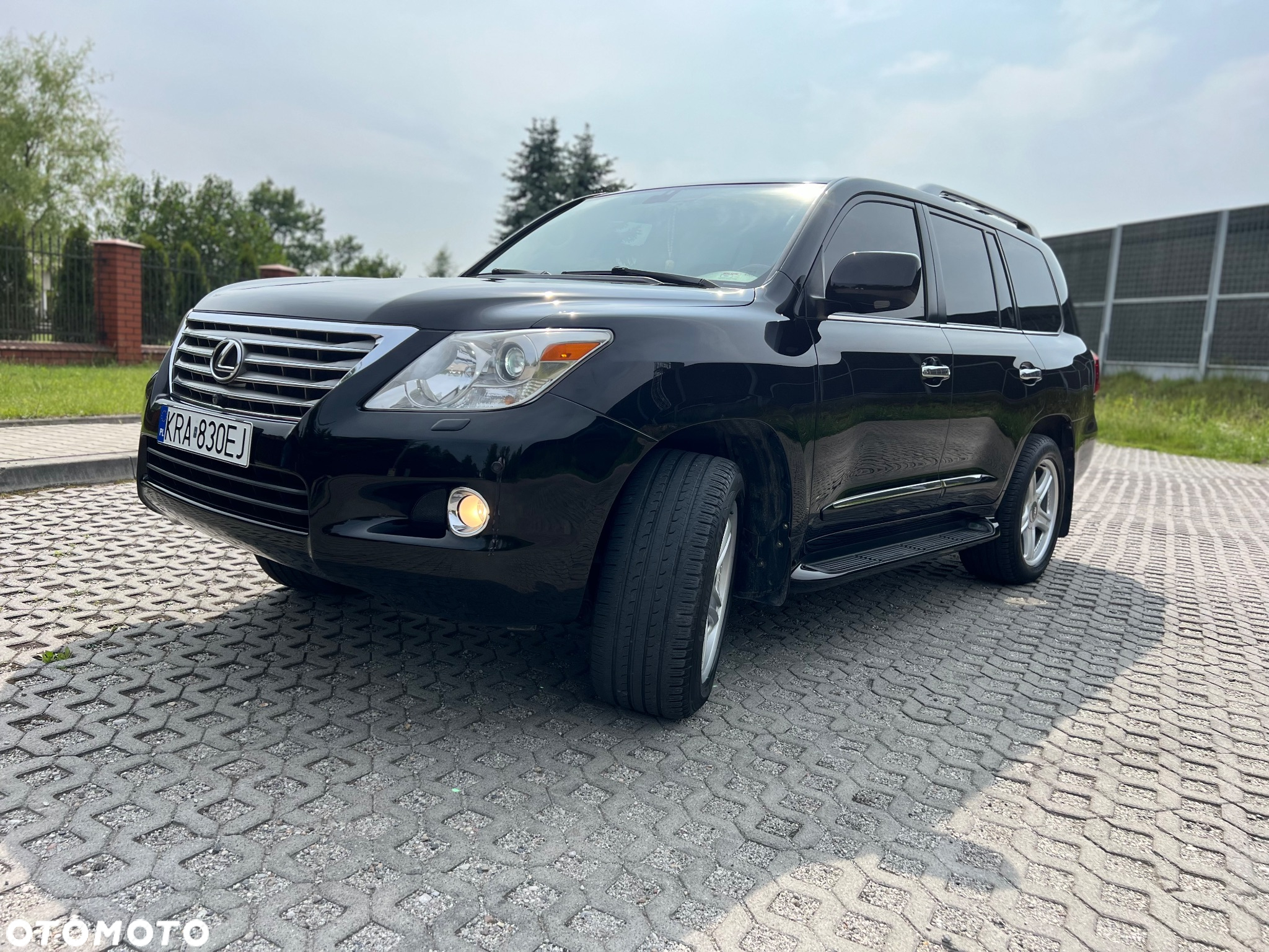 Lexus LX 570 - 32