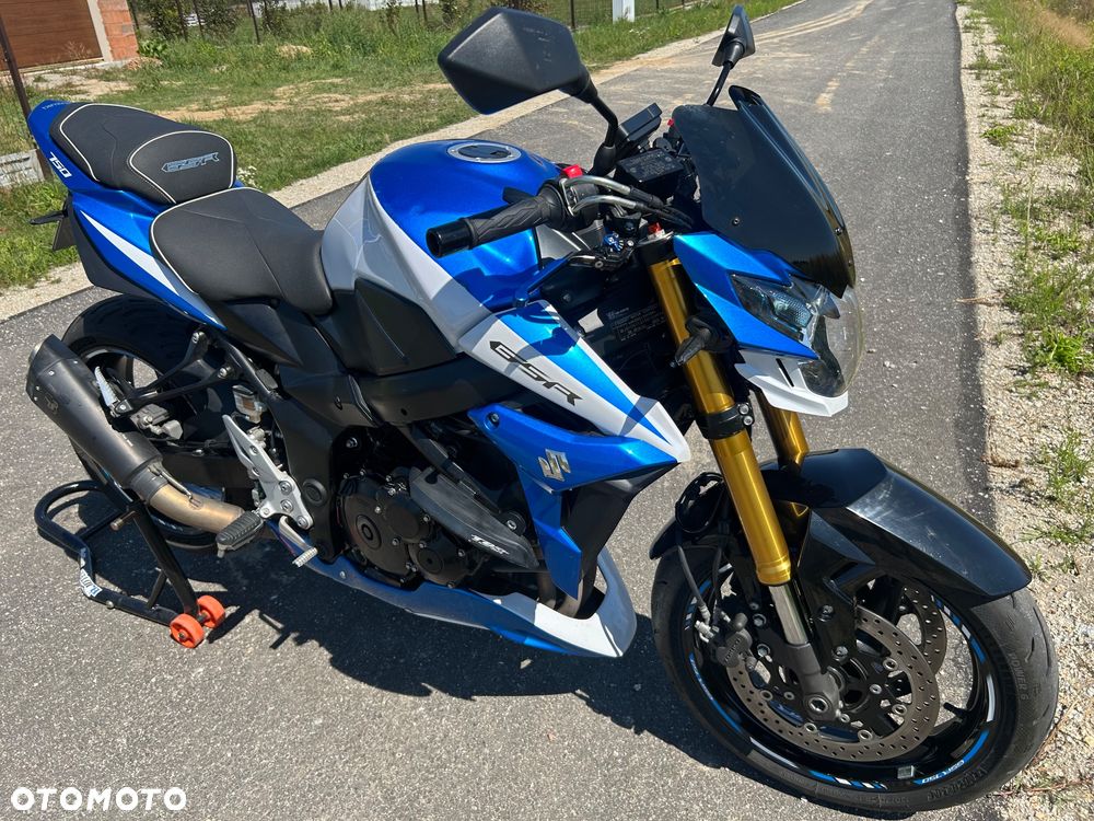 Suzuki GSR - 6
