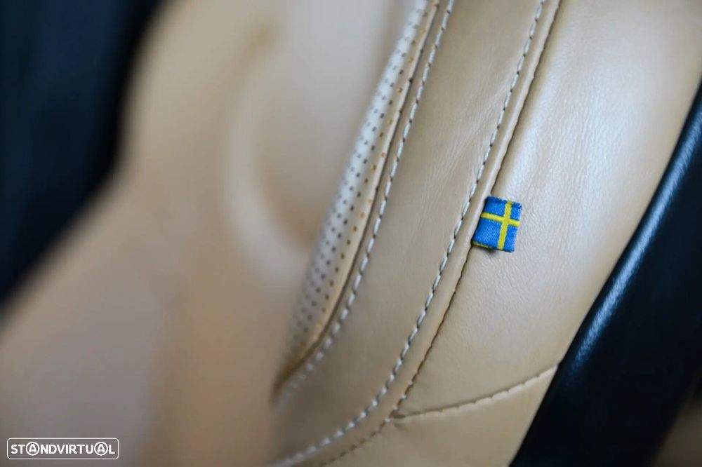 Volvo XC 60 2.0 D4 Inscription AWD Geartronic - 58