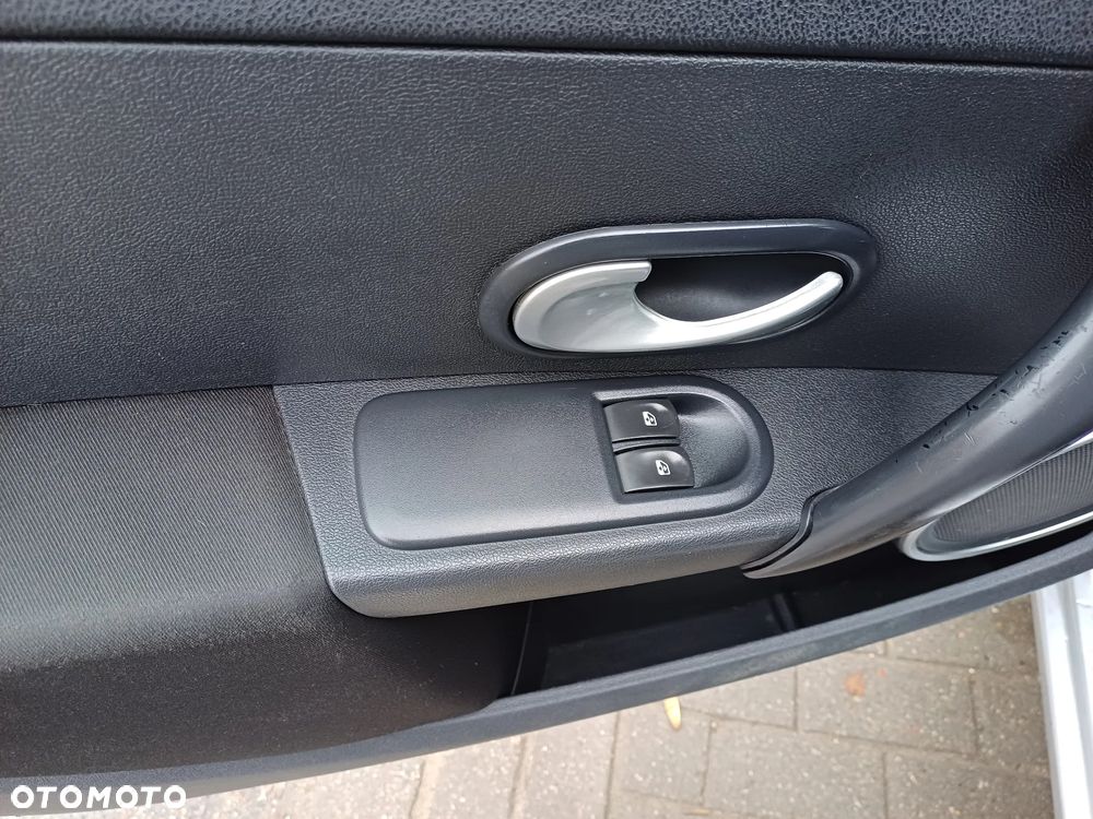 Renault Clio 1.5 dCi Alize - 23