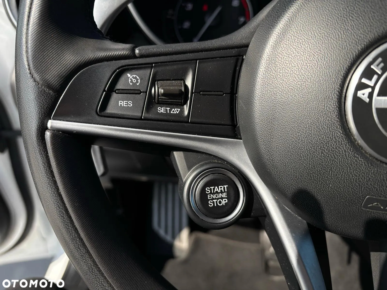 Alfa Romeo Giulia 2.0 Turbo 16V AT8 Veloce Ti - 24