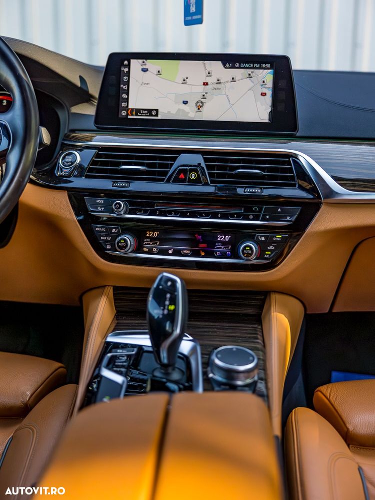 BMW Seria 5 530i Aut. Luxury Line - 37