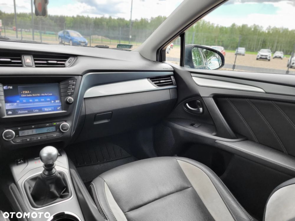 Toyota Avensis 2.0 D-4D Premium - 11