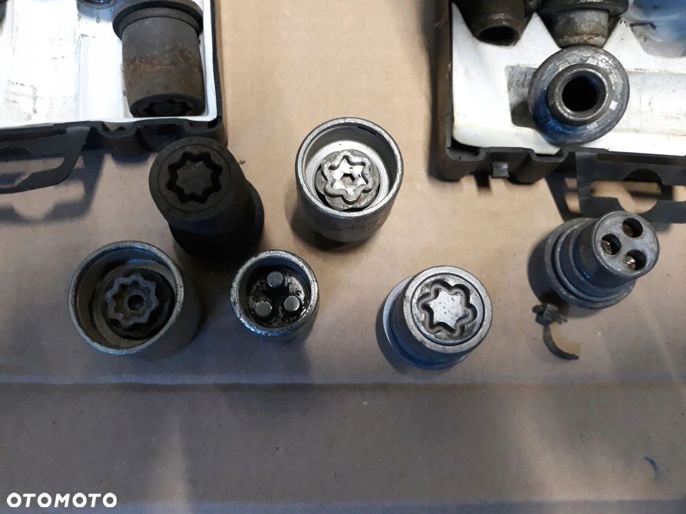 nakrętka zabezpieczenie kół Toyota Land Cruiser - 6