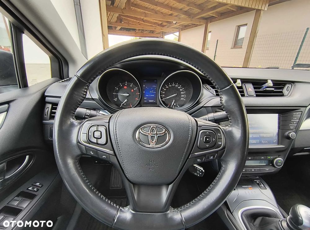 Toyota Avensis 1.8 Premium - 19