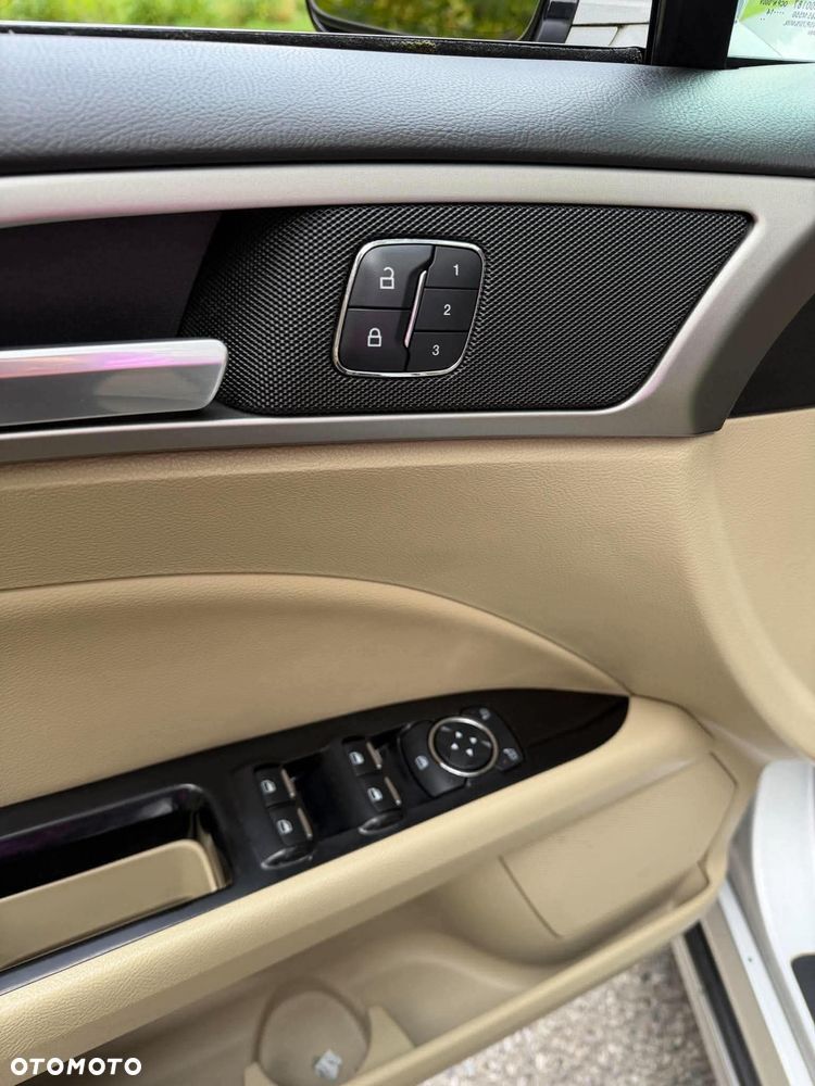 Ford Fusion - 17