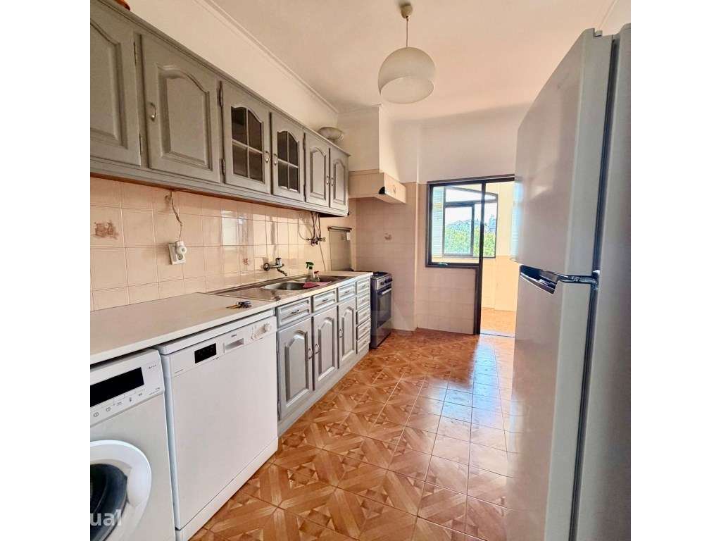 Apartamento T2 com garagem box, no Estoril - Grande imagem: 2/15
