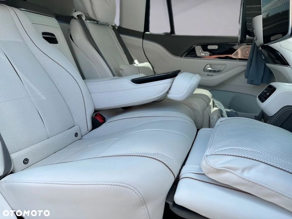 Mercedes-Benz GLS - 12