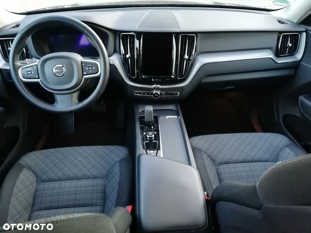 Volvo XC 60 B4 D AWD Geartronic Momentum Pro - 17