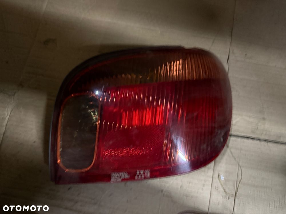 Lampy tylne Toyota Yaris 02-05r. - 1