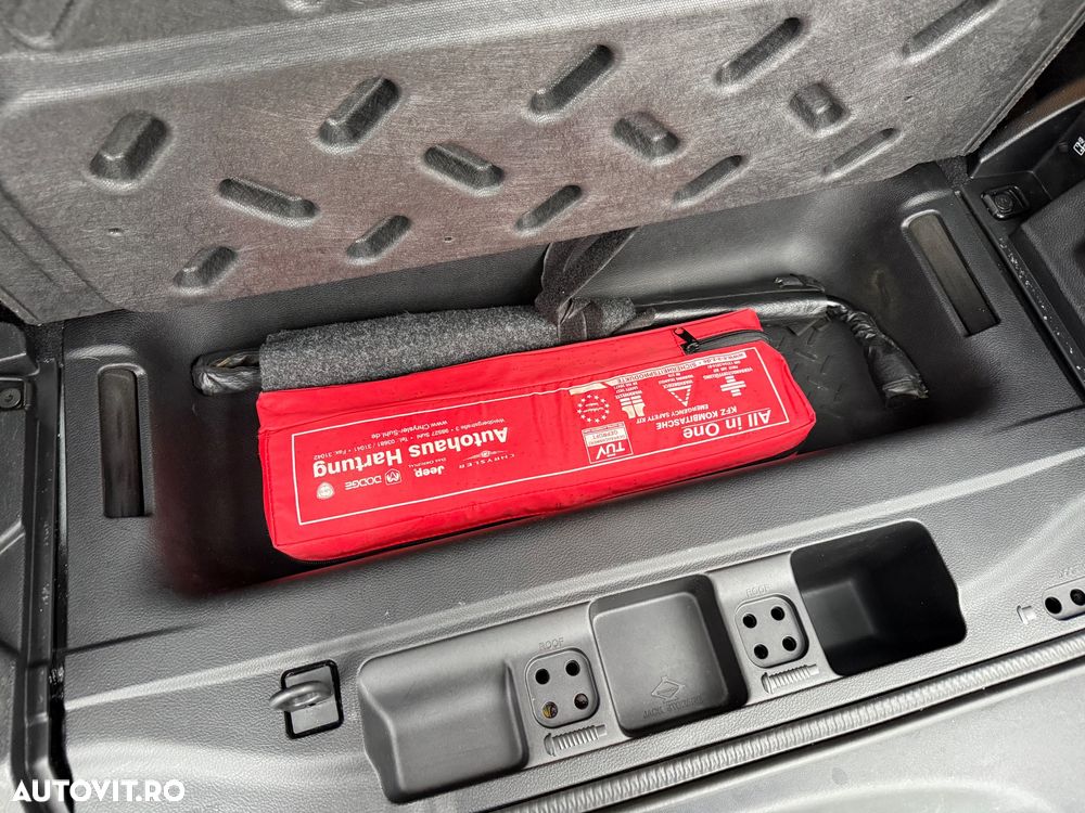 Jeep Wrangler Unlimited Hard-Top 2.8 CRD DPF Automatik Sahara - 17