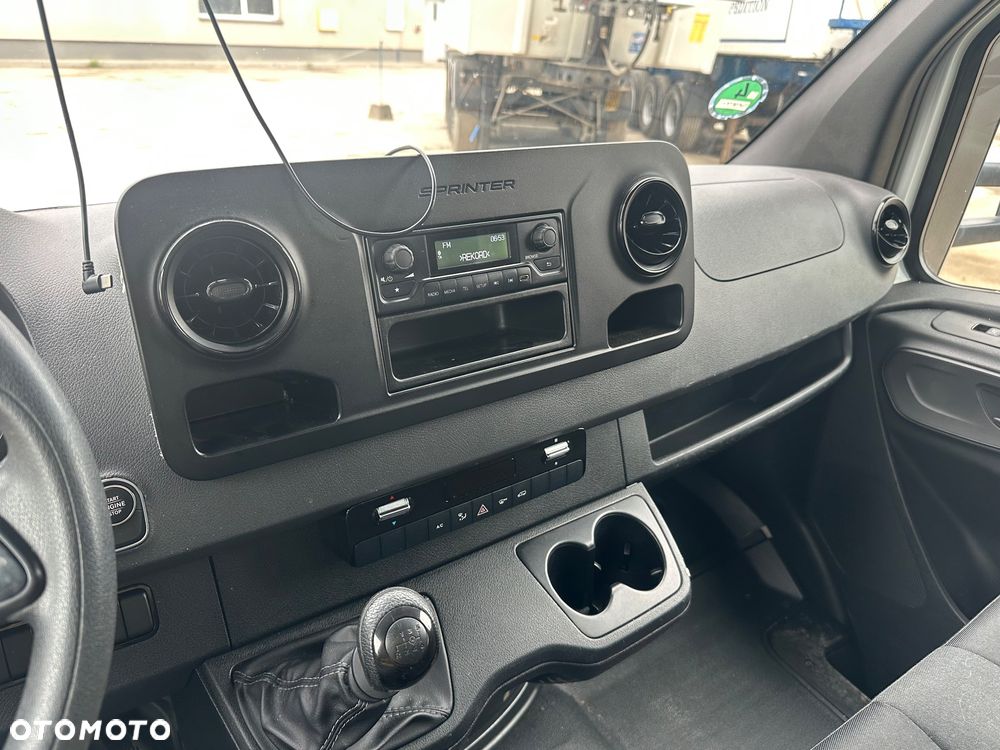 Mercedes-Benz Sprinter 517 - 9