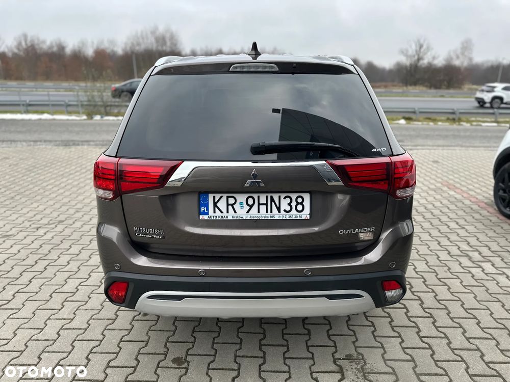 Mitsubishi Outlander 2.0 Instyle + 4WD CVT - 7
