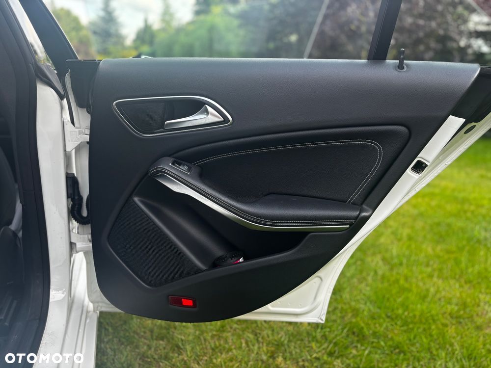 Mercedes-Benz CLA 250 4-Matic - 13