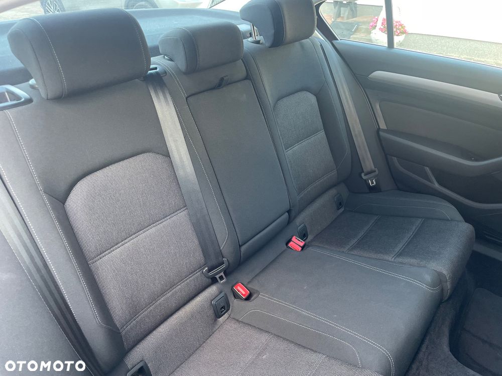 Volkswagen Passat 2.0 TDI SCR Highline - 6