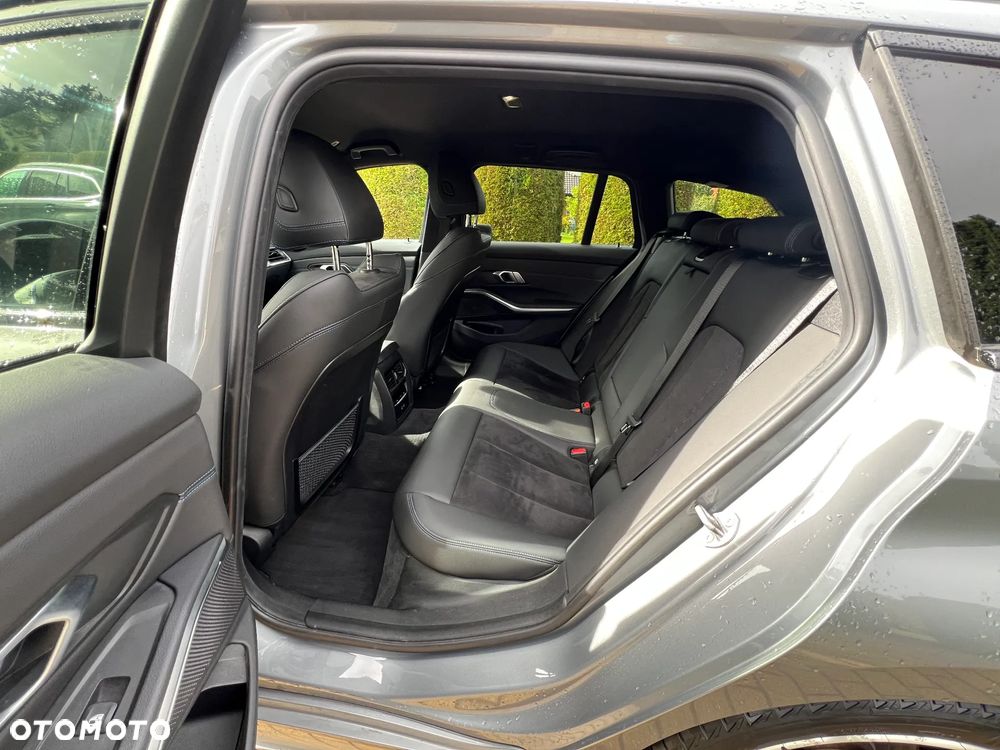 BMW Seria 3 320d xDrive M Sport sport - 37