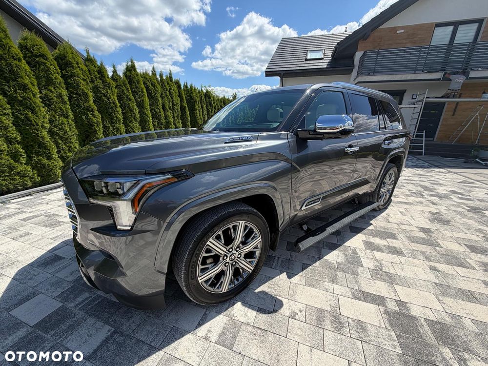 Toyota Sequoia - 4