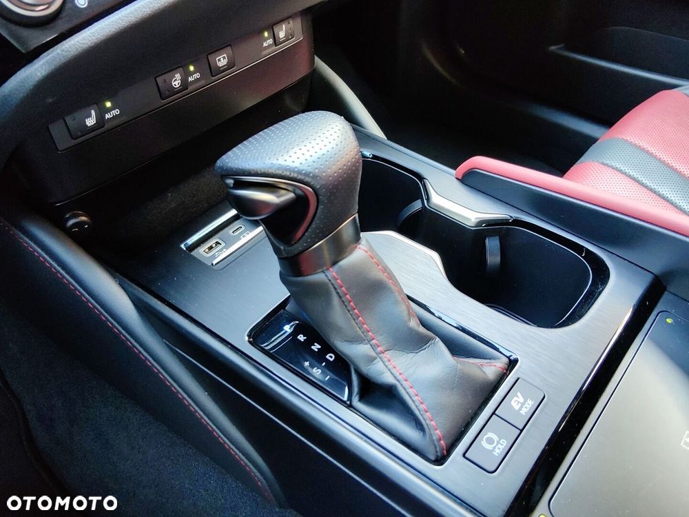 Lexus ES 300h F Sport Edition - 24