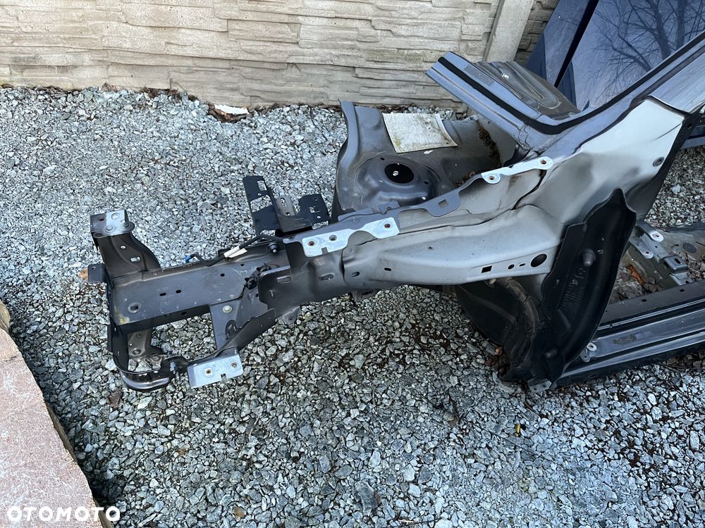 Ćwiartka lewa próg słupek Peugeot 2008 I LIFT - 2