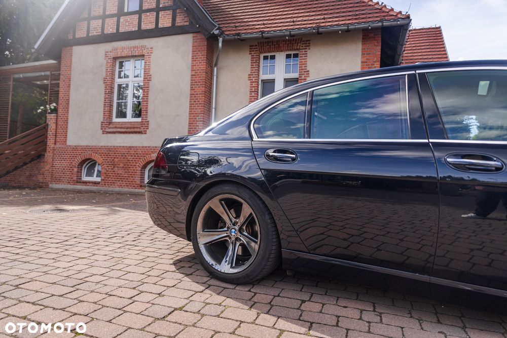 BMW Seria 7 750i - 10