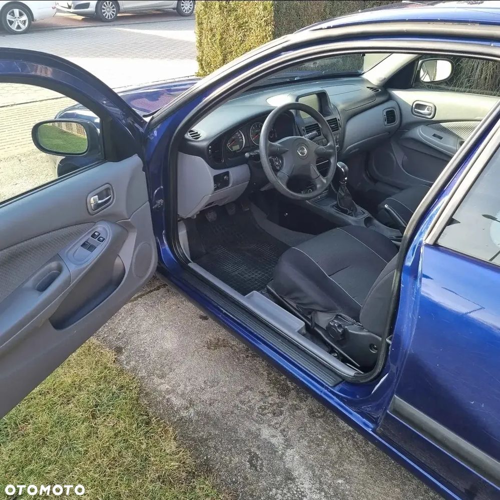 Nissan Almera 1.5 Visia - 4