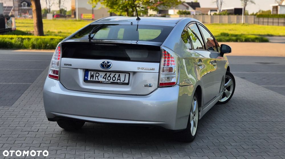 Toyota Prius (Hybrid) Life - 4