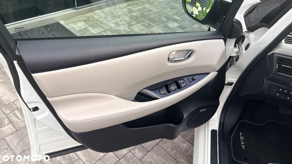 Nissan Leaf 62 kWh e+ N-Connecta - 10