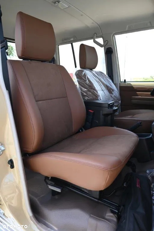 Toyota Land Cruiser - 28