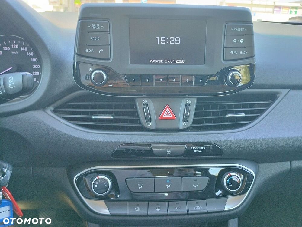 Hyundai i30 1.6 D Classic + - 16